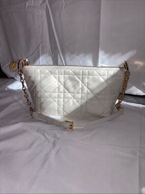 Dior diorstar hobo bag with gold chain in Latte Macrocannage Lambskin.